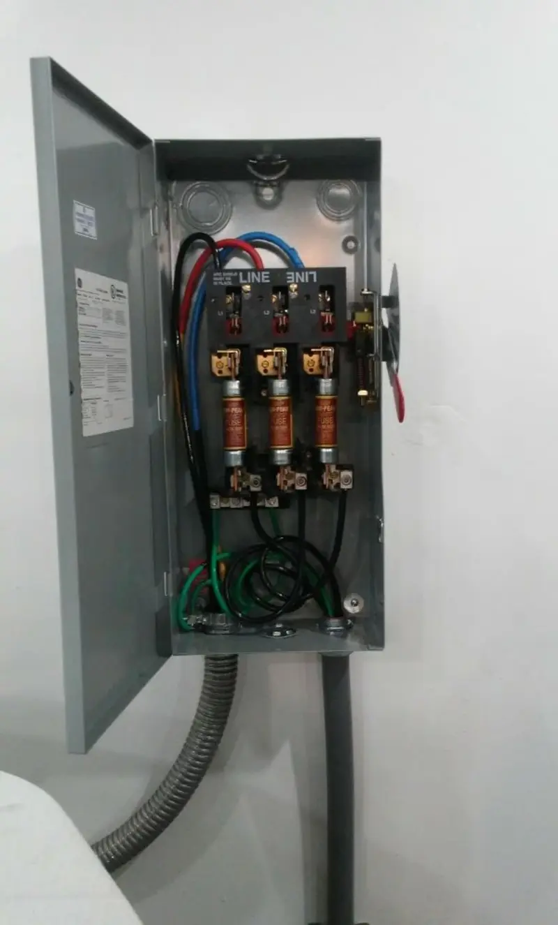 Three-phase disconnect switch installed for Smoke Detector Installation in Elizabethtown